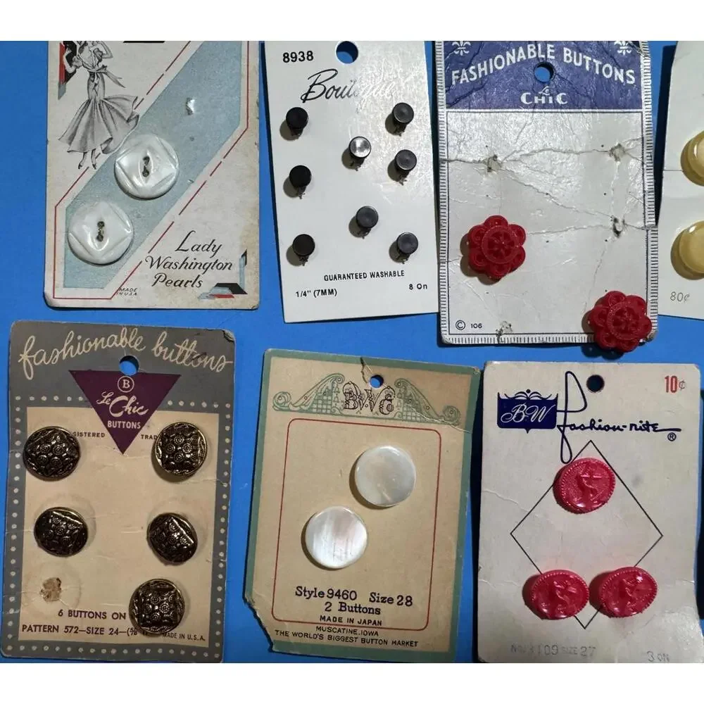 Vintage Lot of 95  Buttons on 25 Cards La Chic Costumakers  La Mode   C